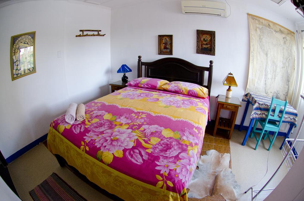 Hostal Los Aventureros Санта-Крус-де-ла-Сьерра Экстерьер фото