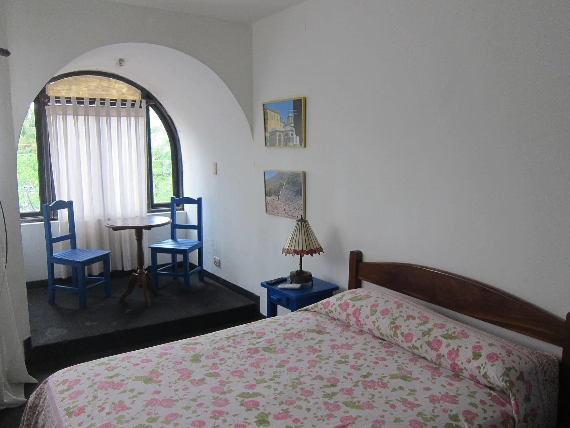 Hostal Los Aventureros Санта-Крус-де-ла-Сьерра Экстерьер фото