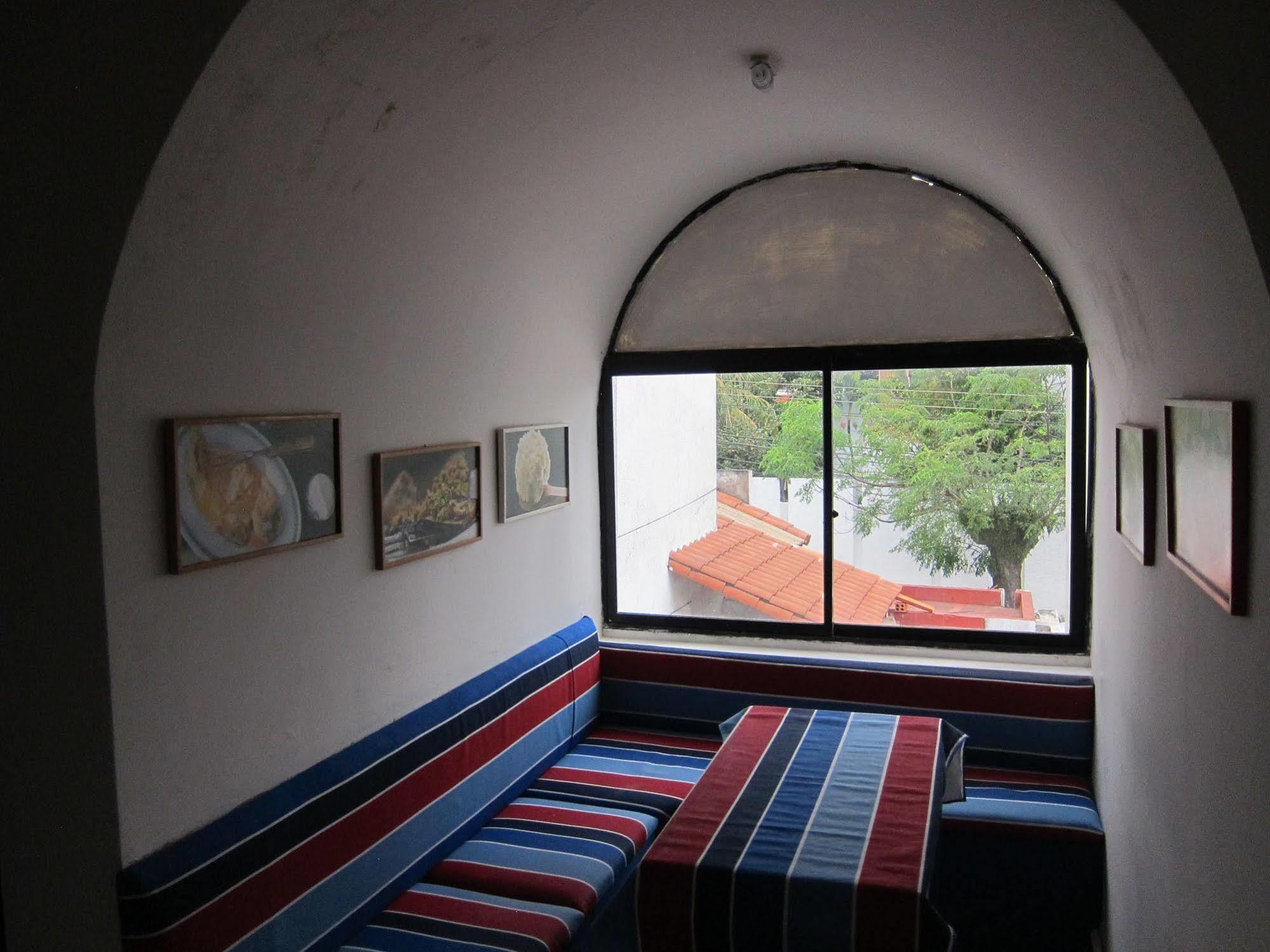Hostal Los Aventureros Санта-Крус-де-ла-Сьерра Экстерьер фото